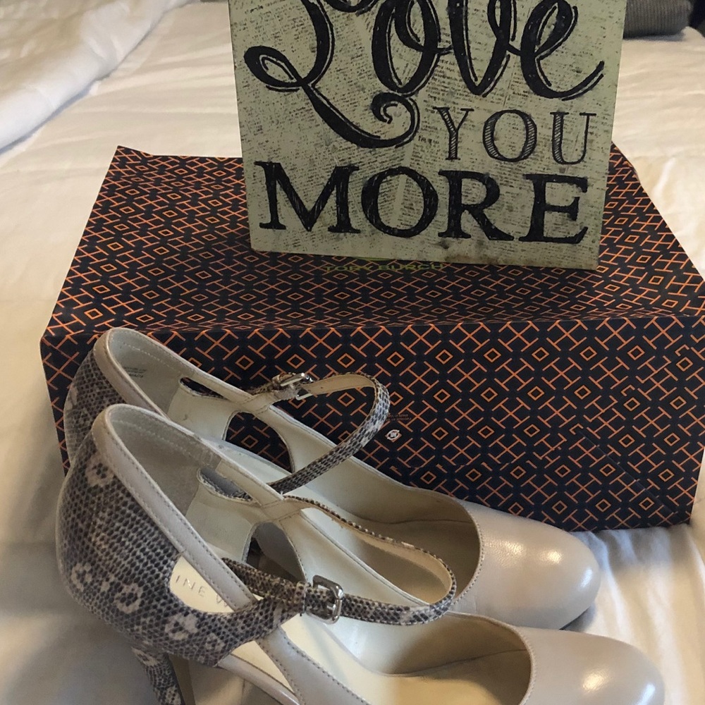 Nine West baby doll Pump
